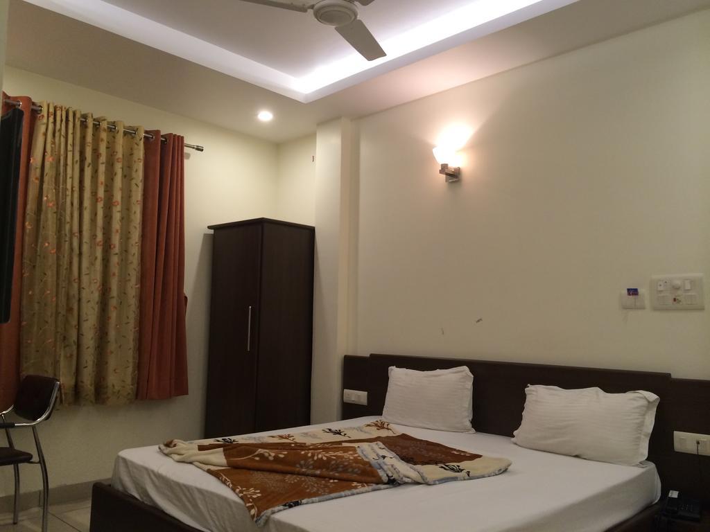 Hotel Surya Haldwani Room photo